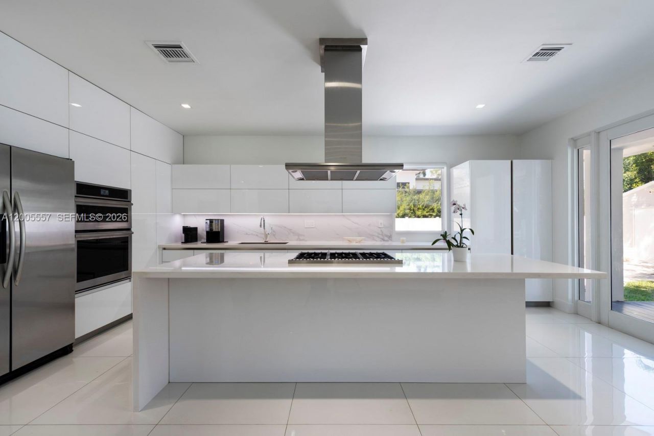 11555 Griffing Blvd, Biscayne Park, FL 33161 Photo