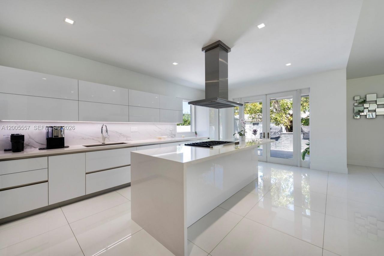 11555 Griffing Blvd, Biscayne Park, FL 33161 Photo