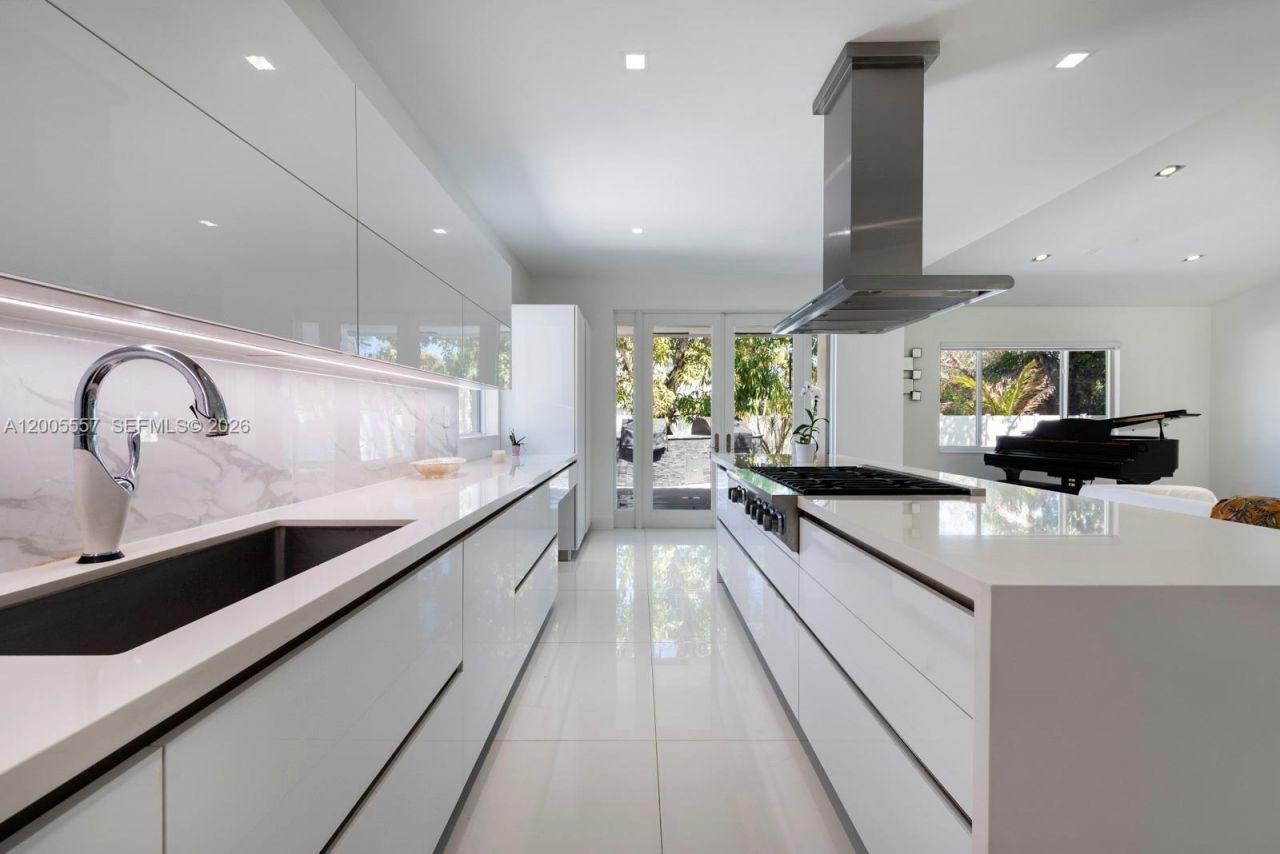 11555 Griffing Blvd, Biscayne Park, FL 33161 Photo