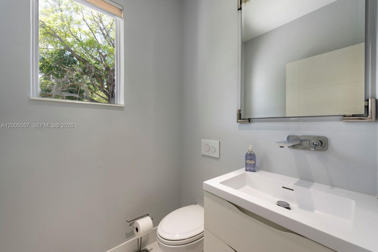 11555 Griffing Blvd, Biscayne Park, FL 33161 Photo