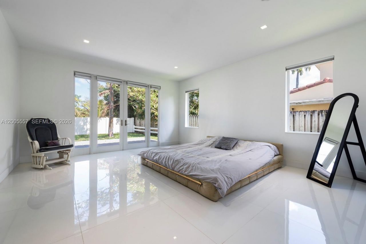 11555 Griffing Blvd, Biscayne Park, FL 33161 Photo