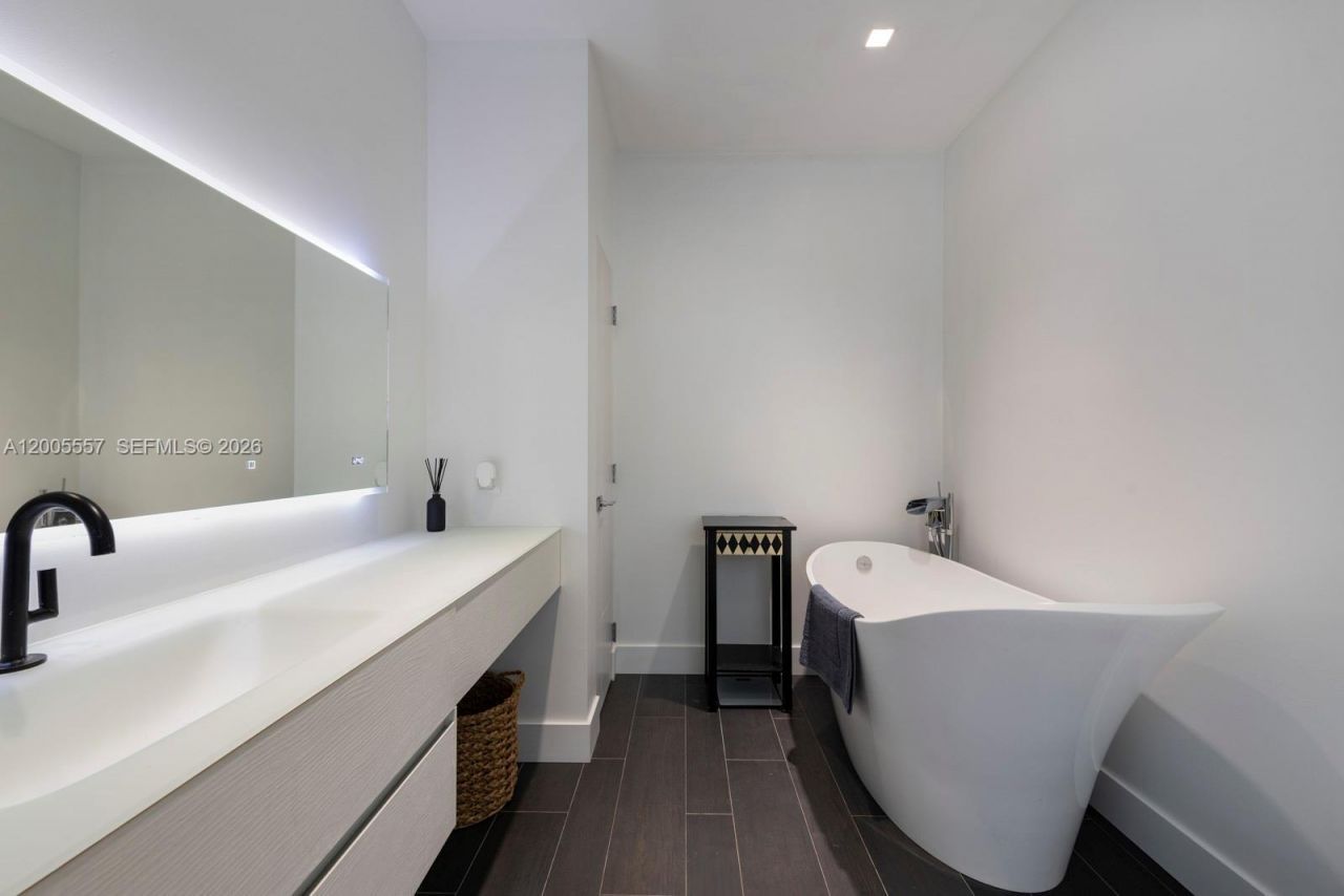 11555 Griffing Blvd, Biscayne Park, FL 33161 Photo