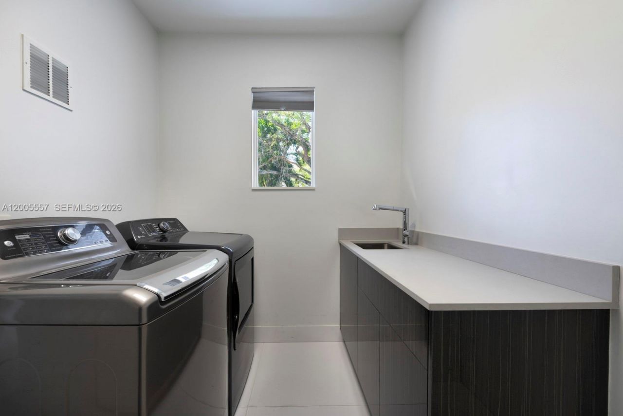 11555 Griffing Blvd, Biscayne Park, FL 33161 Photo