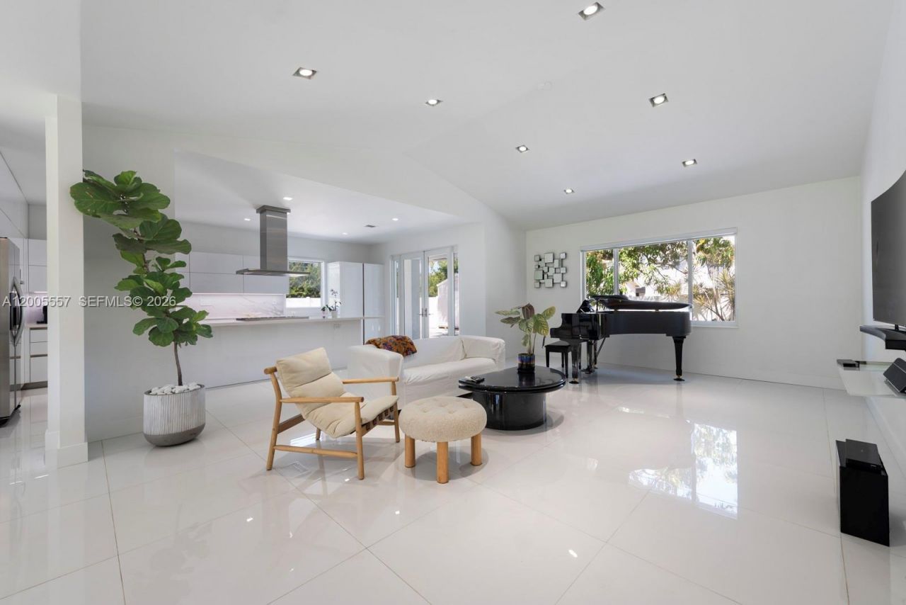 11555 Griffing Blvd, Biscayne Park, FL 33161 Photo