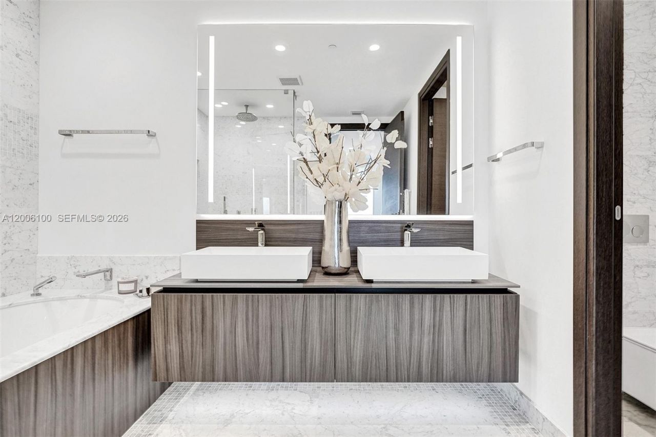 1000 Brickell Plaza, Unit PH5106, Miami, FL 33131 Photo