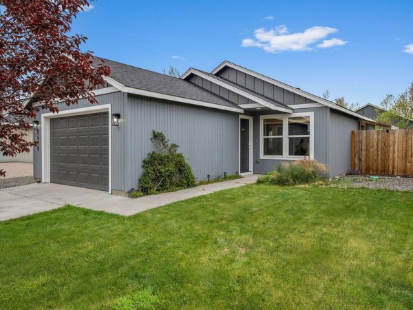 2470 NE 3rd Street, Redmond, OR 97756