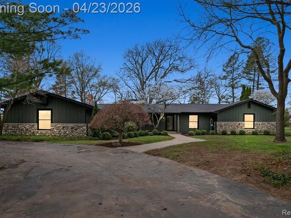 6800 Crestway Drive , Bloomfield Hills, MI 48301