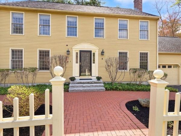 5 White's Pond Dr, Norfolk, MA 02056