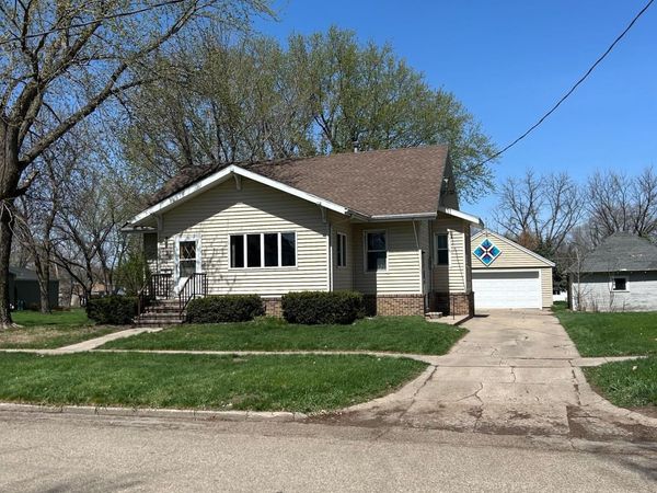 726 SE 1st St, Hartley, IA 51346