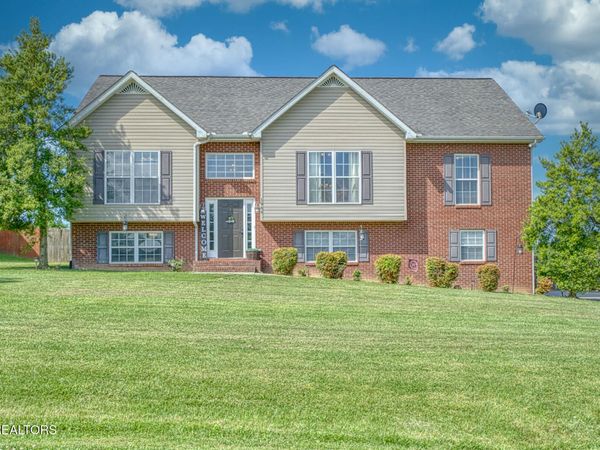 1964 Clemmons Rd, Cookeville, TN 38501
