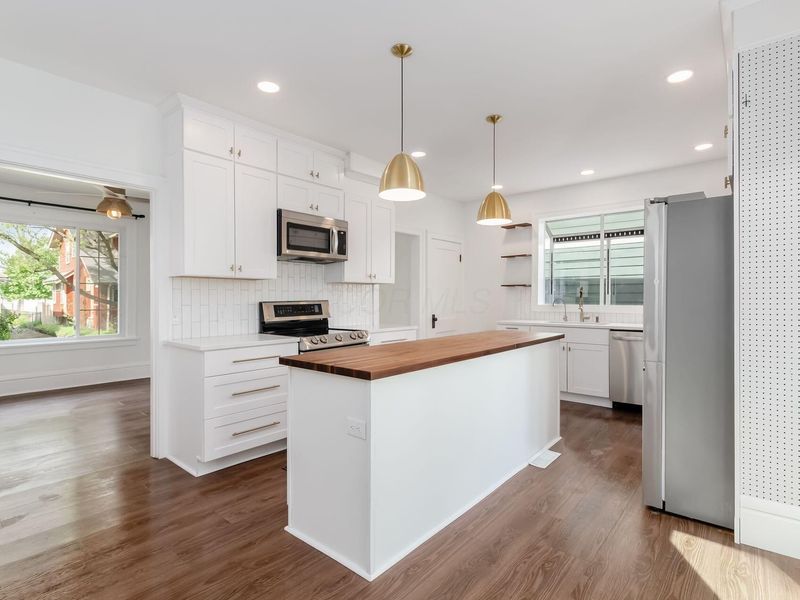 95 E Pacemont Road, Columbus, OH 43202 Photo 12