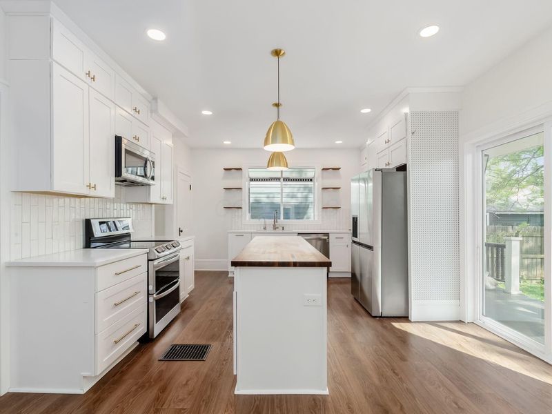 95 E Pacemont Road, Columbus, OH 43202 Photo 13