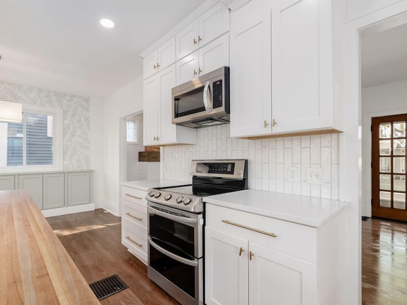 95 E Pacemont Road, Columbus, OH 43202 Photo 17