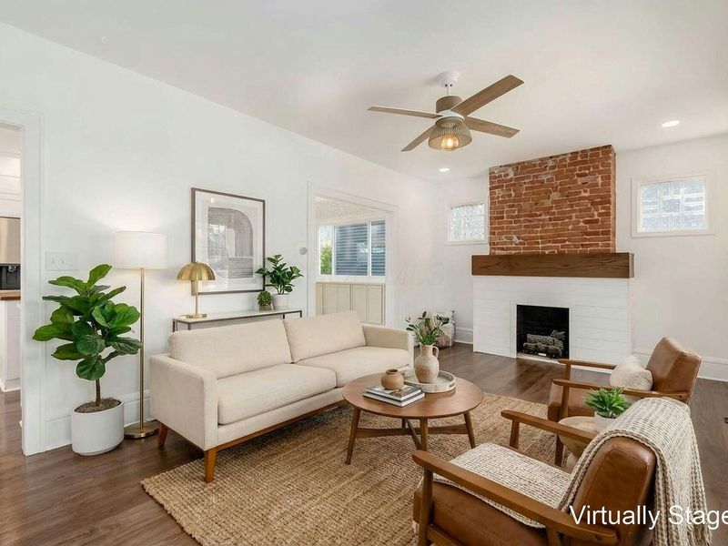 95 E Pacemont Road, Columbus, OH 43202 Photo 2