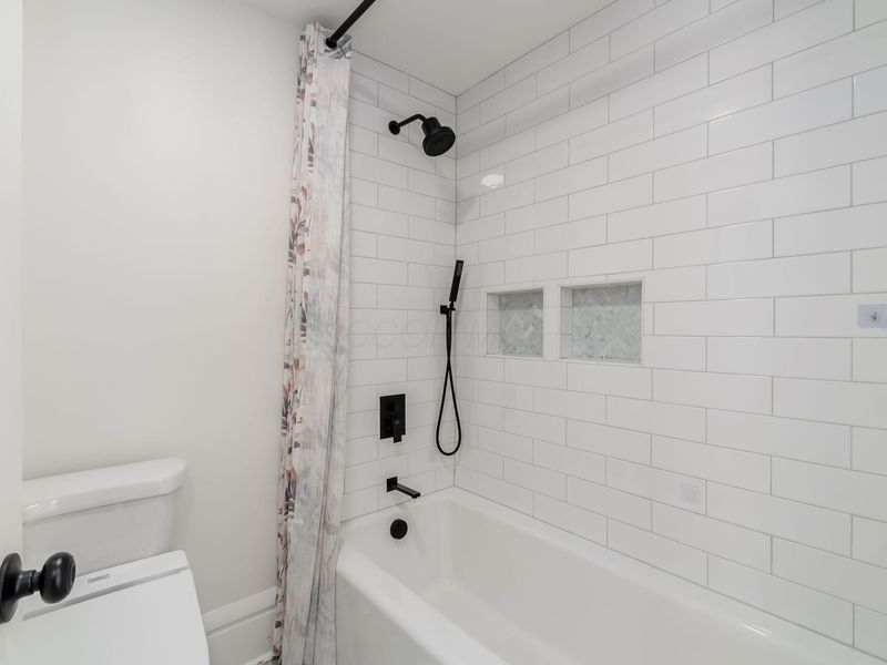 95 E Pacemont Road, Columbus, OH 43202 Photo 22