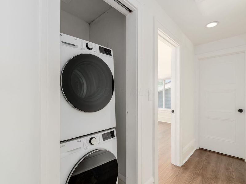 95 E Pacemont Road, Columbus, OH 43202 Photo 28