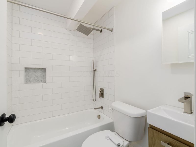 95 E Pacemont Road, Columbus, OH 43202 Photo 31