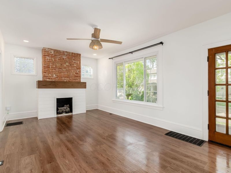 95 E Pacemont Road, Columbus, OH 43202 Photo 4