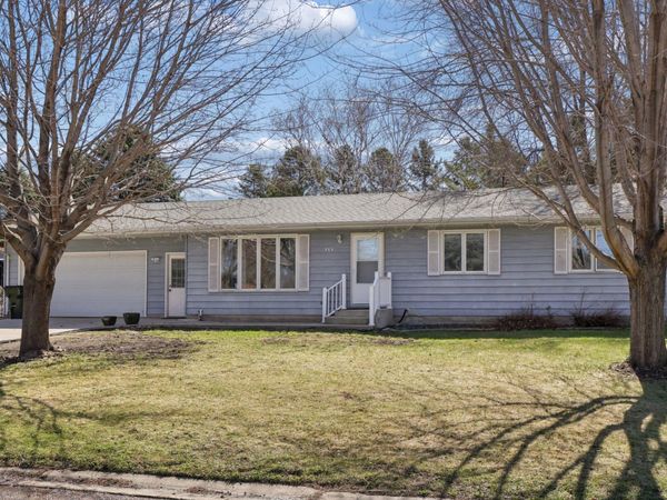 908 Pleasantview Drive SE, Willmar, MN 56201