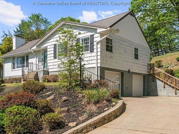 1529 Summit Drive, Charleston, WV 25302