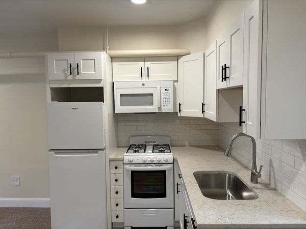 27 Stearns Road, Unit 8, Brookline, MA 02446