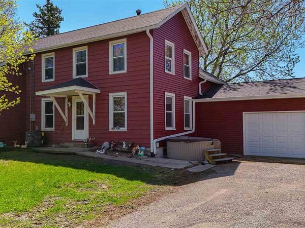 5419 420th Street SE, Iowa City, IA 52245