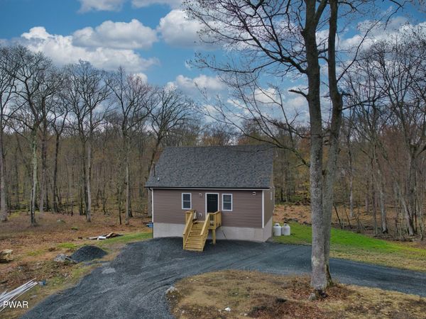 161 Ledgeway Drive , Dingmans Ferry, PA 18328