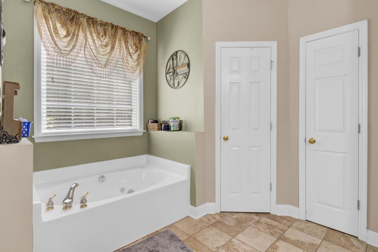 172 Cotillion Crescent Photo 22