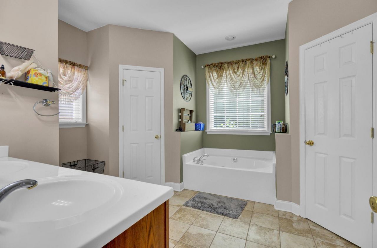 172 Cotillion Crescent Photo 24