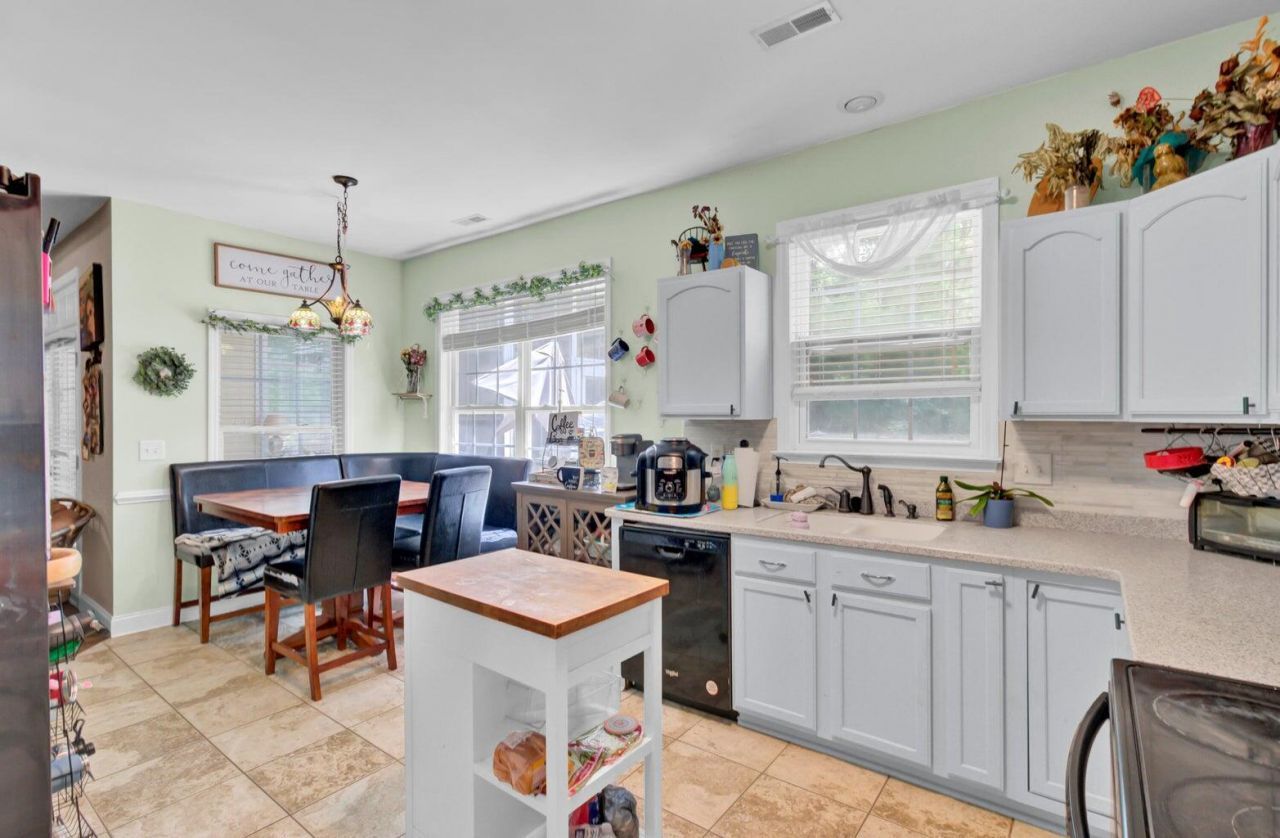 172 Cotillion Crescent Photo 5