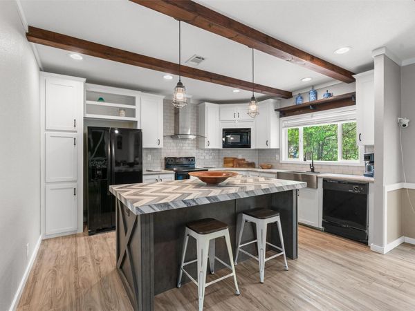 137 Scarlet Harts LN, Dale, TX 78616