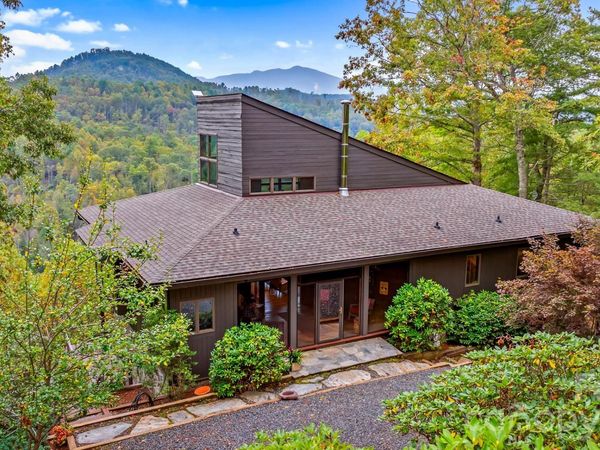 496 English Lane , Bakersville, NC 28705