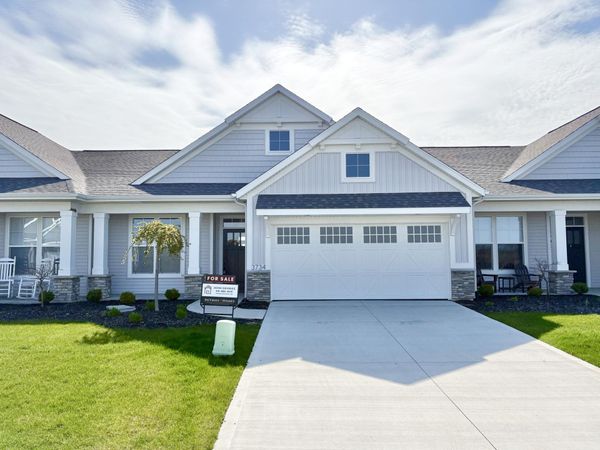 3734 Leenheer Drive, Unit 8, Grandville, MI 49418