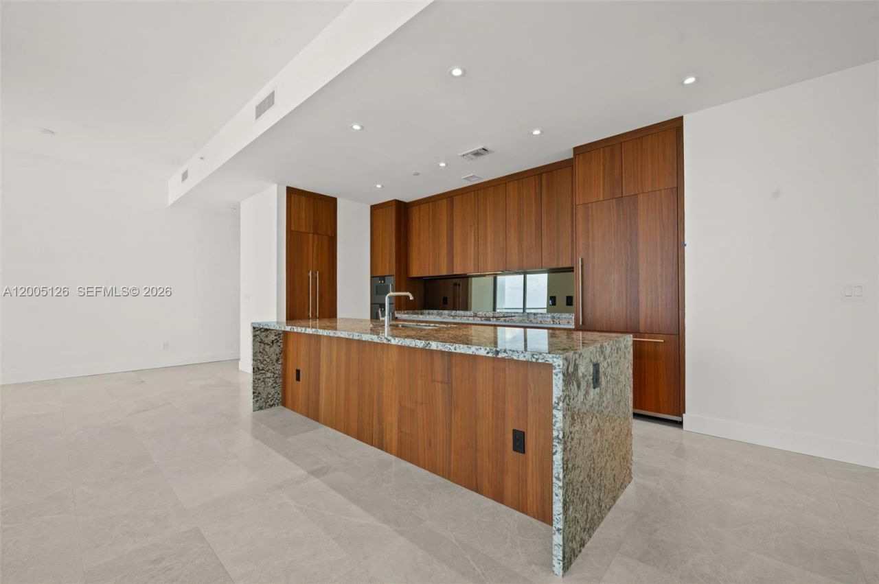 175 SE 25 Rd , Unit 2604, Miami, FL 33129 Photo