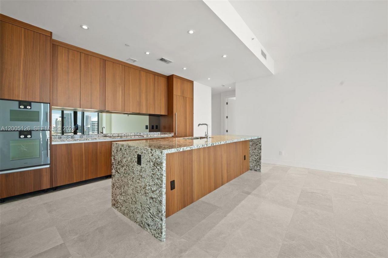 175 SE 25 Rd , Unit 2604, Miami, FL 33129 Photo