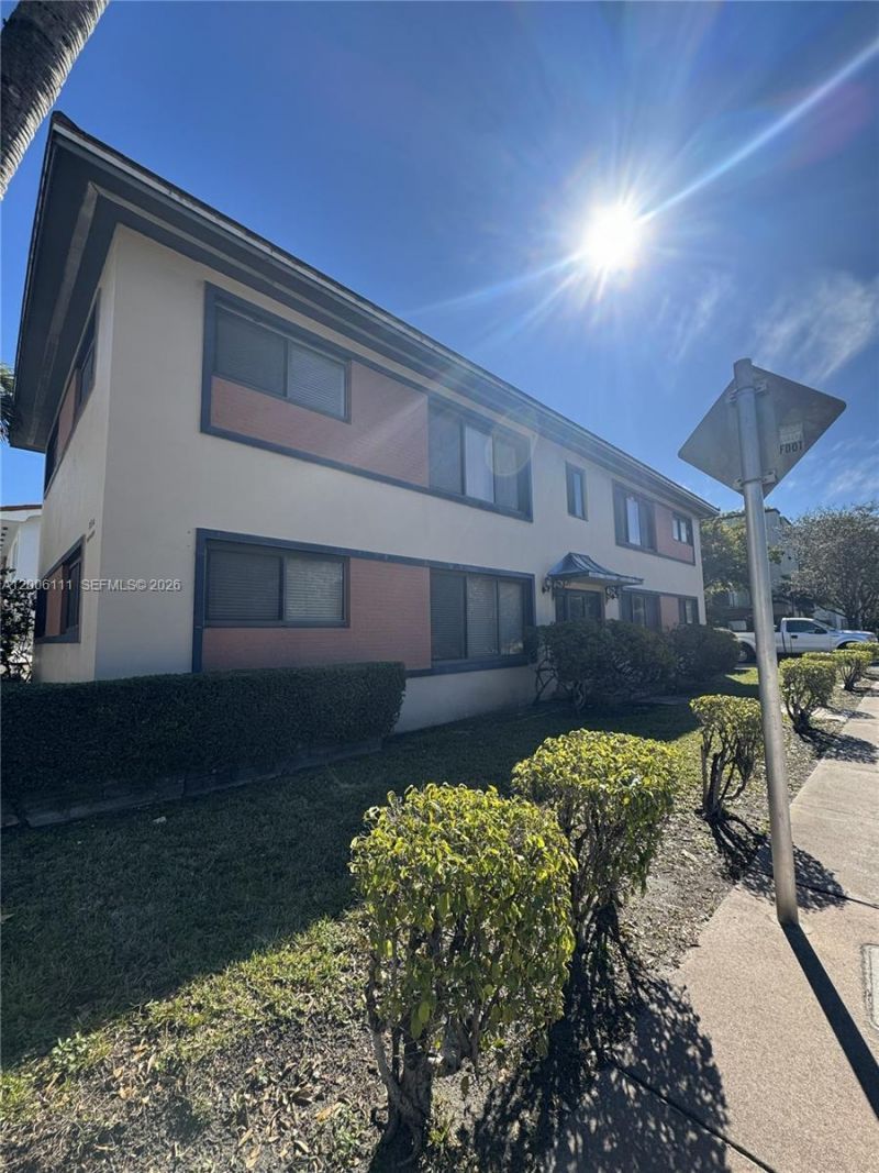 350 Madeira Ave, Unit D, Coral Gables, FL 33134 Photo