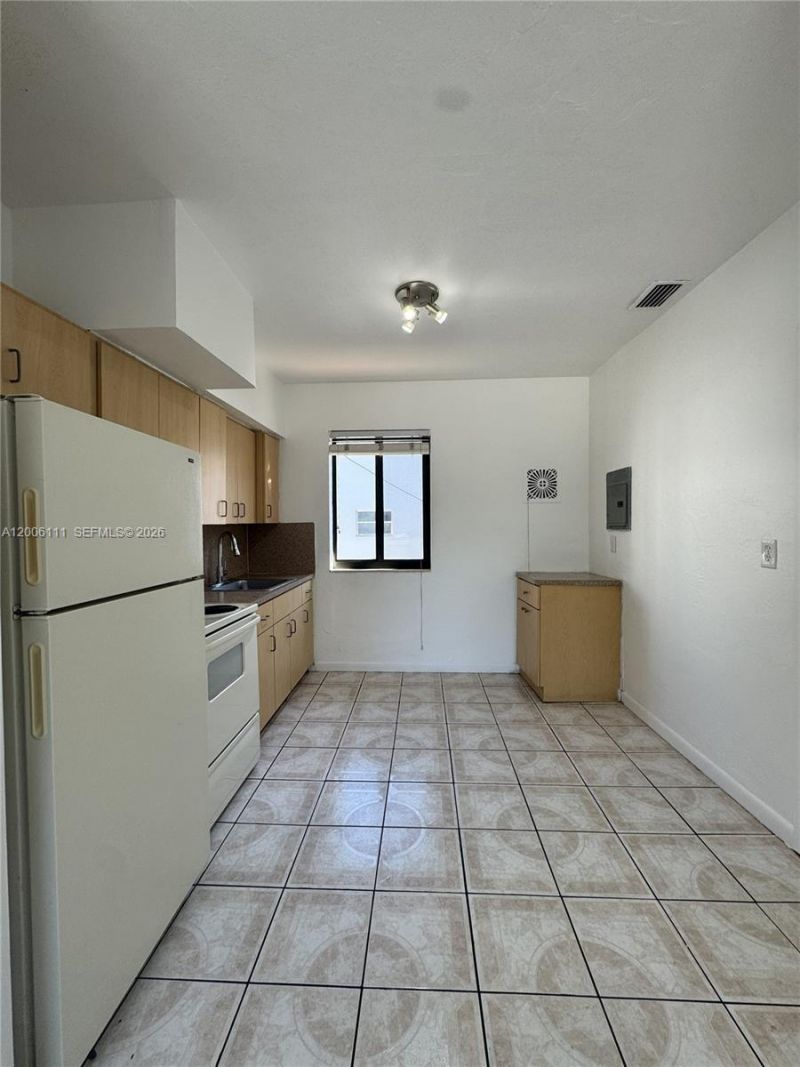 350 Madeira Ave, Unit D, Coral Gables, FL 33134 Photo