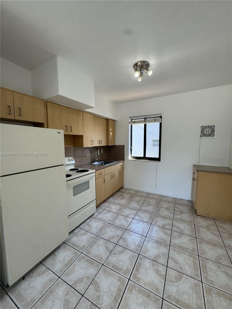 350 Madeira Ave, Unit D, Coral Gables, FL 33134 Photo