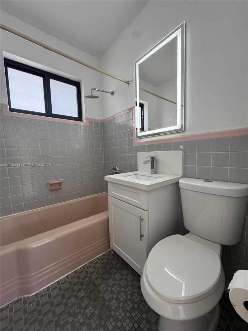 350 Madeira Ave, Unit D, Coral Gables, FL 33134 Photo