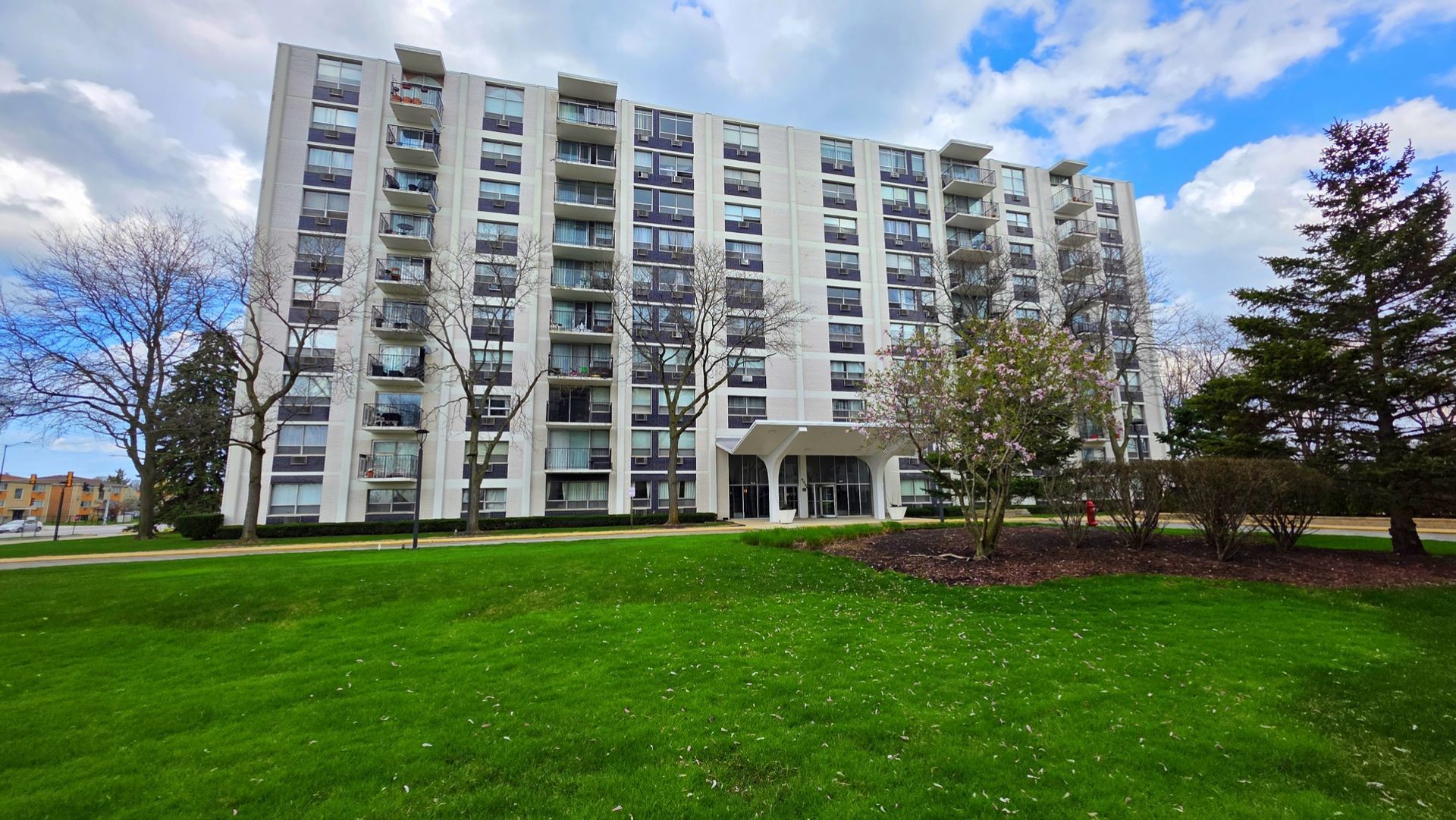 9001 Golf Road , Des Plaines, IL 60016