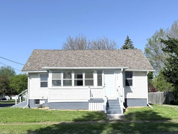484 LAWRENCE Avenue, Galesburg, IL 61401