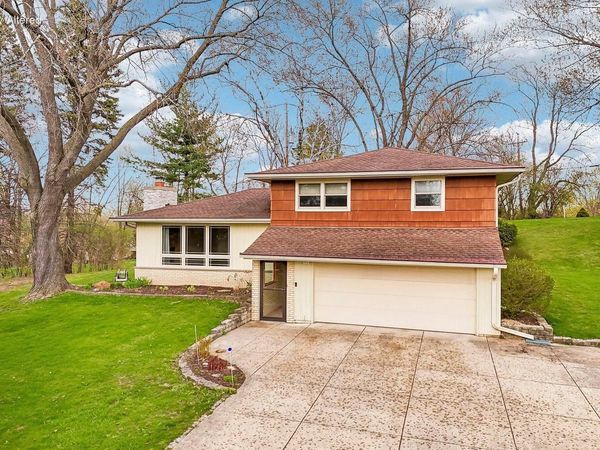 21715 Hillcrest DRIVE, Waukesha, WI 53186