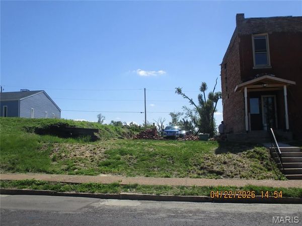 4564 Saint Louis Avenue , St Louis, MO 63115