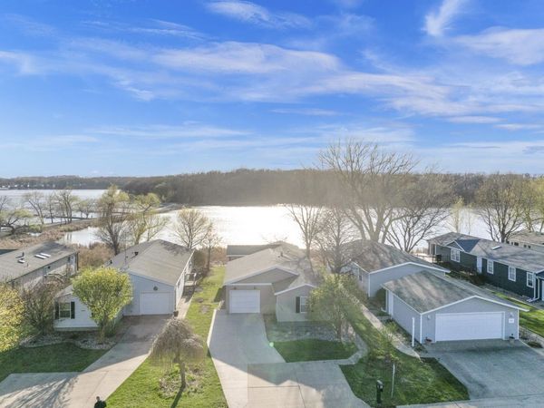 1001 Sunshine Run , Arnolds Park, IA 51331