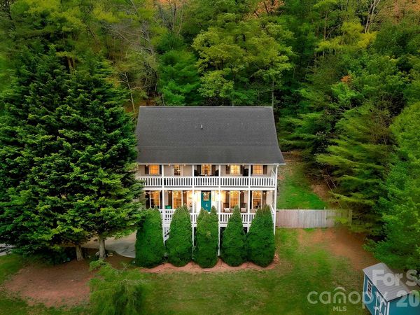 10 Country Road, Hendersonville, NC 28791