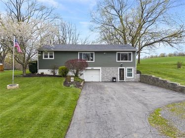 3275 Cottle Road , Weedsport, NY 13166