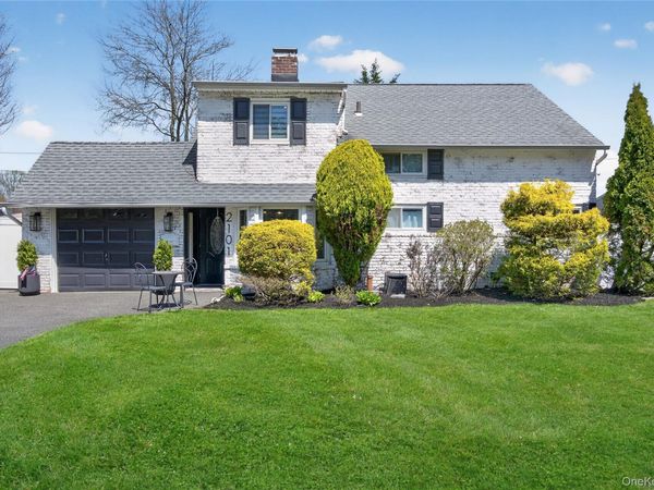 2101 Salisbury Park Drive , Westbury, NY 11590