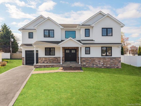 10 Faye Ct , Plainview, NY 11803