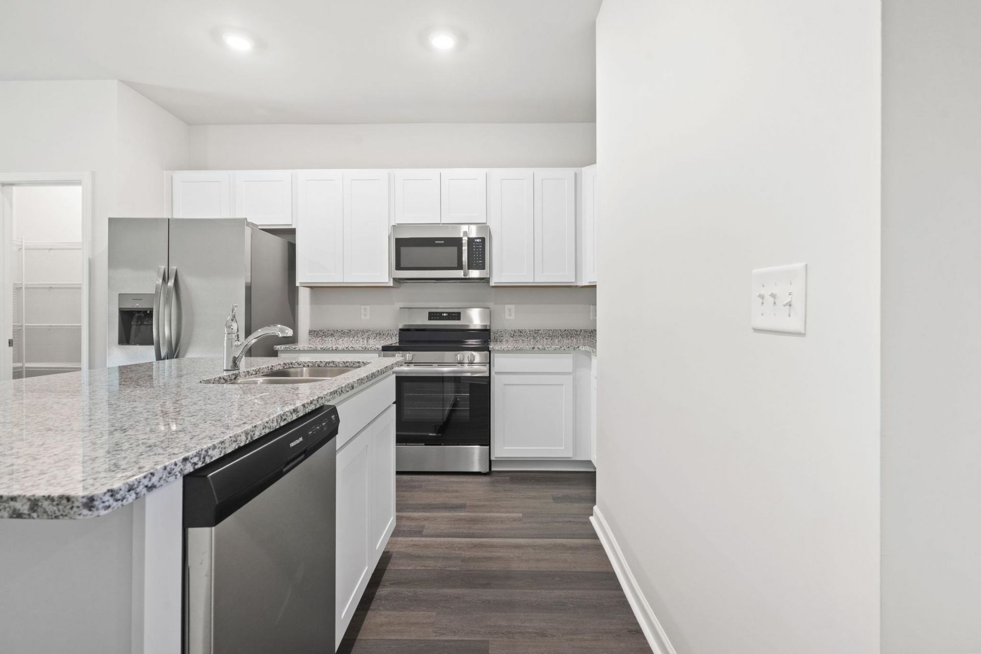 415 Waterend Dr.  Photo 5