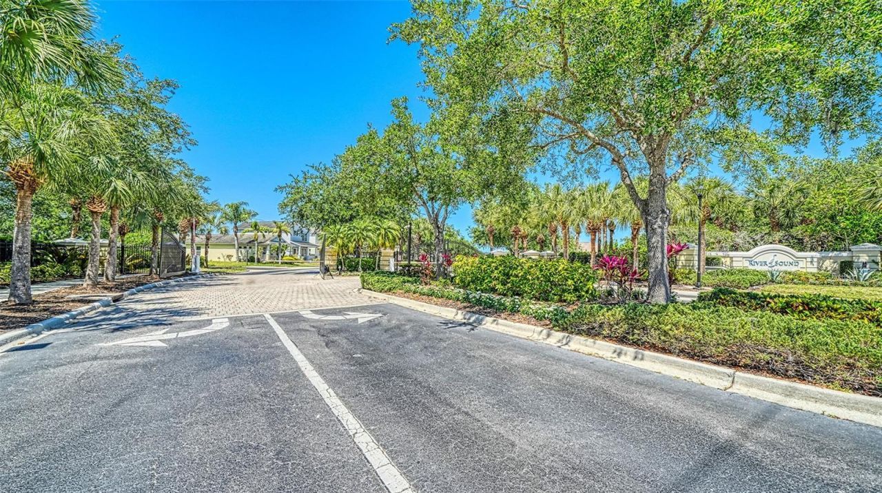 1424 Blue Horizon Circle, Bradenton, FL 34208 Photo